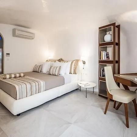 Elite Luxury 4* Oia (Santorini)