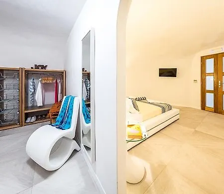 Elite Luxury